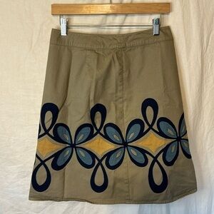 Boden Embroidered Floral Appliqué Khaki Skirt size 6 US